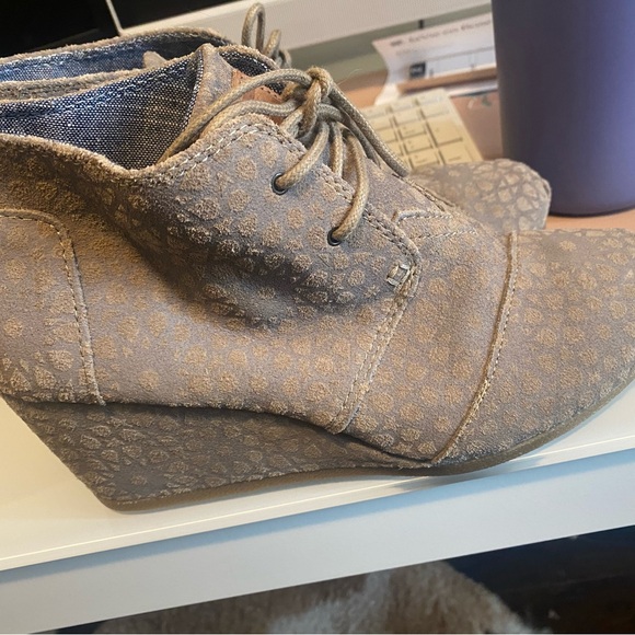 Vintage Tom’s size 8.5 wedge sneakers - Picture 2 of 5